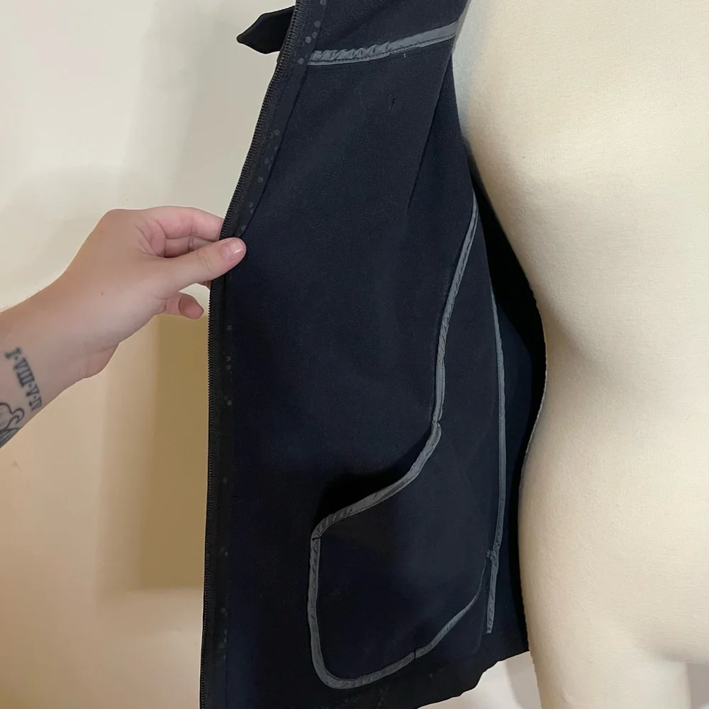 Lolë Soft Shell Jacket - Picture 9 of 10